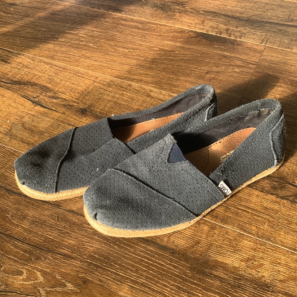 Tom’s navy blue suede espadrilles- like new